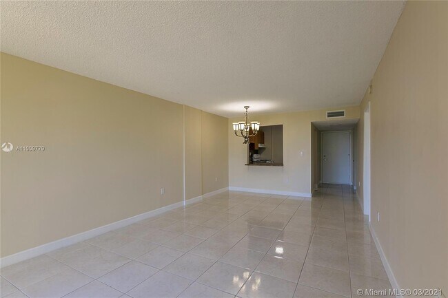 Building Photo - 13120 SW 92nd Ave