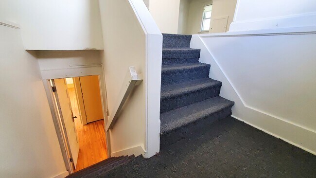 Building Photo - 2204 Emerson Ave S