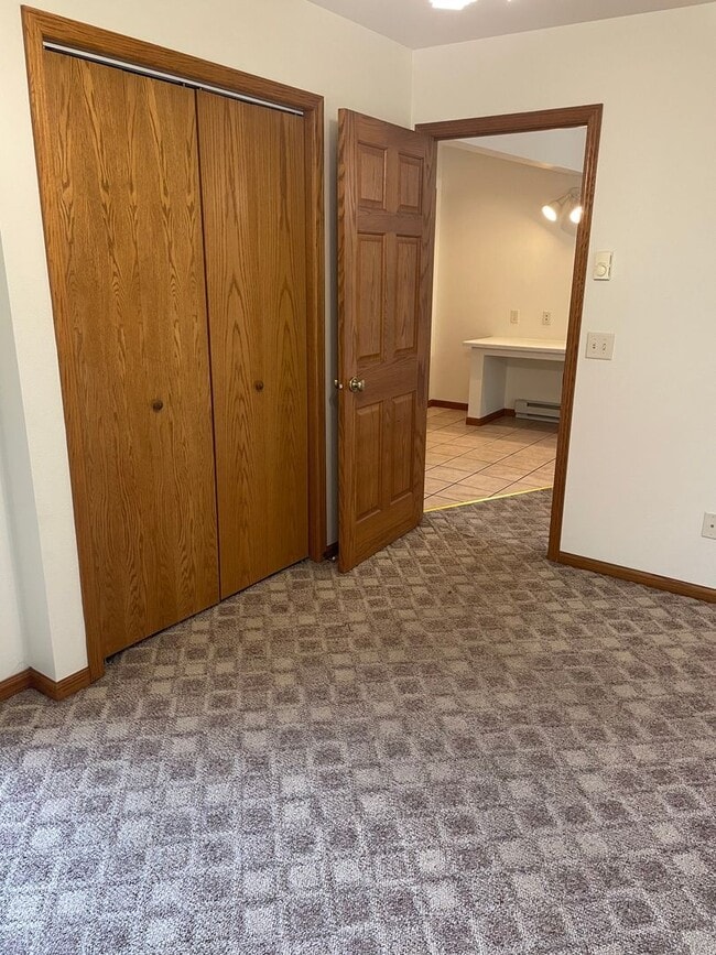 Building Photo - 1214 S Dewey St