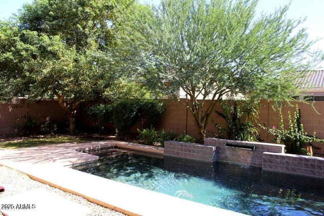Building Photo - 42041 W Carlisle Ln