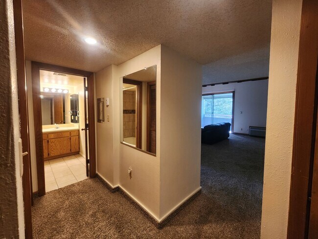 Building Photo - Pinon Condo