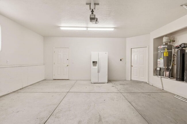 Building Photo - Beautiful 4 Bedroom Single-Level Home