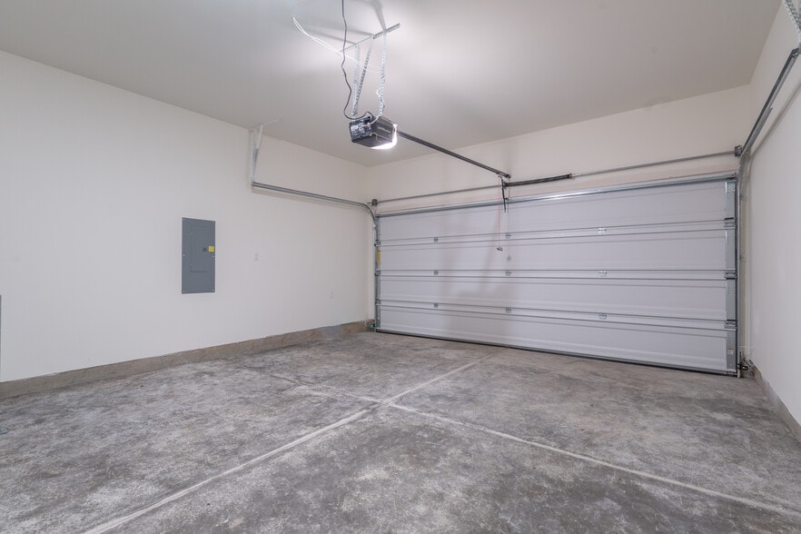 Building Photo - 2016 NE 101st Cir