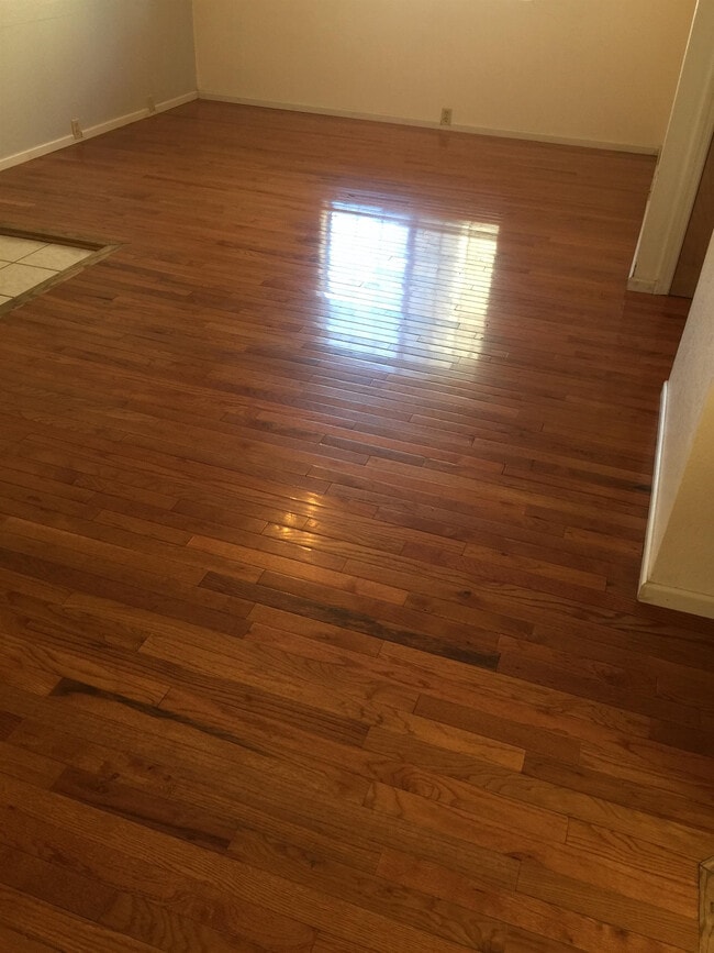 Building Photo - 1000 N Beaver St