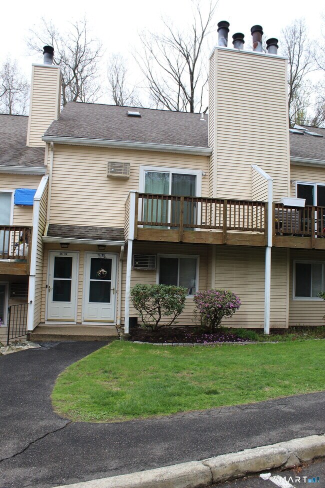 Building Photo - 8 Rose Ln