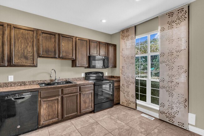 Building Photo - 3 Bed Draper Townhome with Views