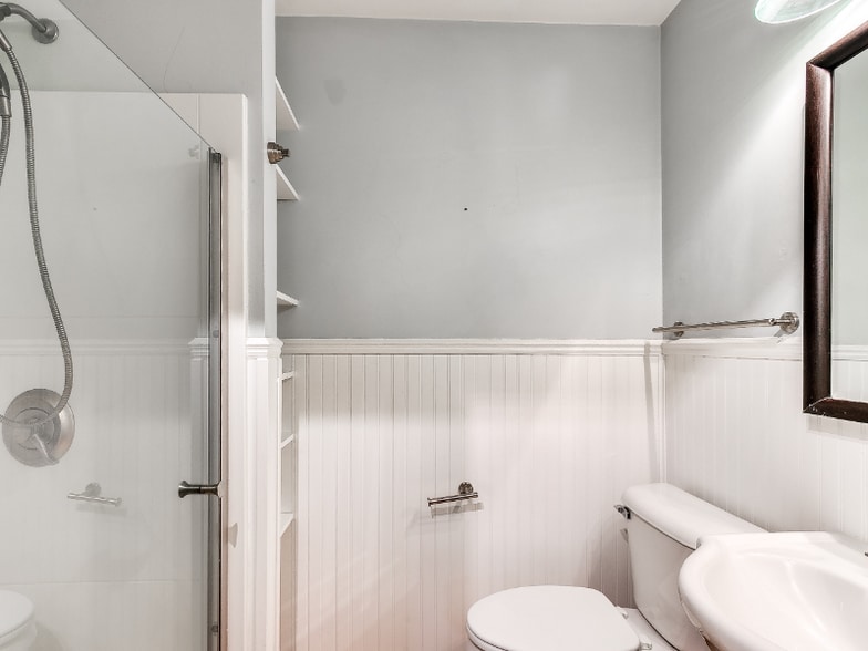 Building Photo - 2204 Melrose Ave