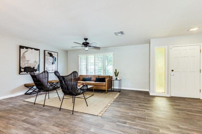 Building Photo - 2218 E Cactus Wren Dr