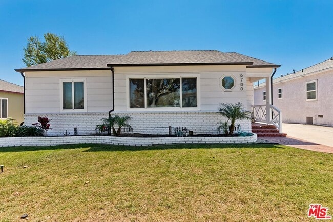 Building Photo - 6700 W 85th Pl