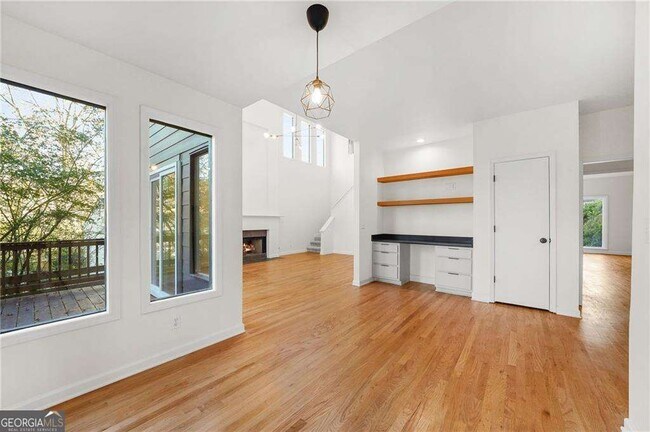 Building Photo - 1086 Pine Grove Ave NE