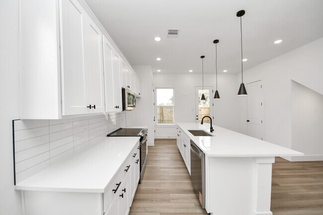 Building Photo - 2708 Bostic St