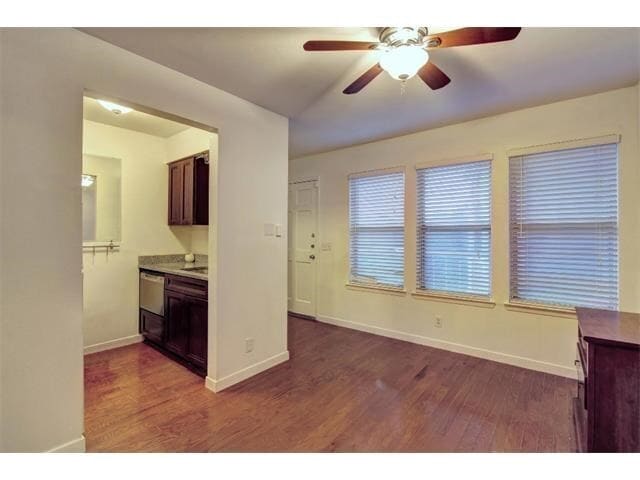 Building Photo - cute 1-1 3rd floor, UT bus across the street nice balcony