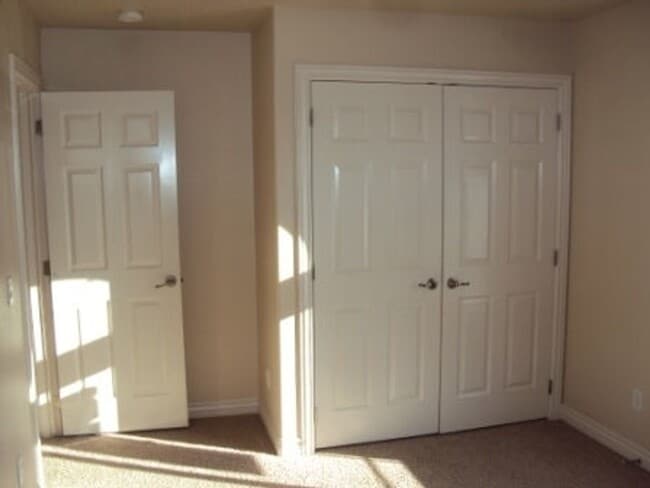 Building Photo - 3 Bedroom 2 Bathroom House