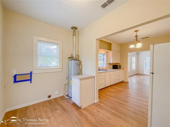 Building Photo - 2807 Russell Ave