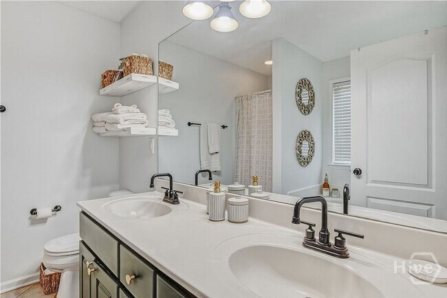 Building Photo - Beautiful 3BR/3BA Home with Private Pool in Commerce
