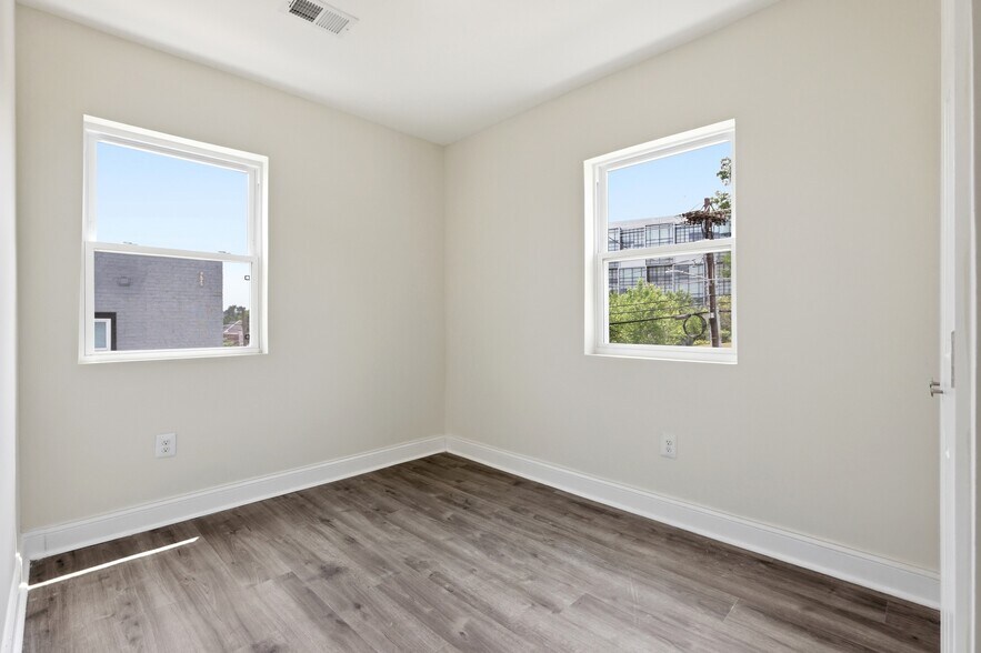 Building Photo - 4230 6th St SE