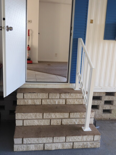 HANDRAILS - 7434 Hob Ln