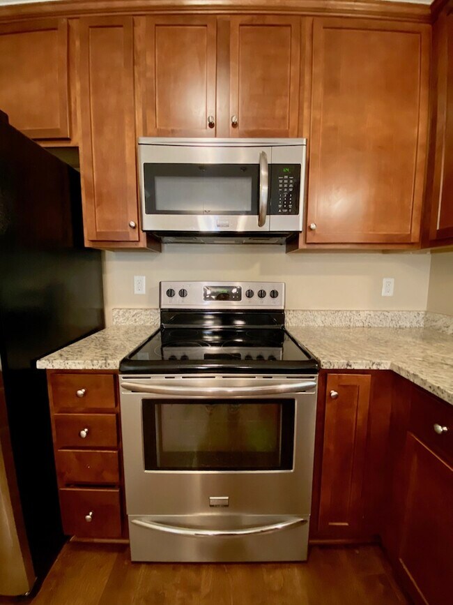 Building Photo - 2024 Jersey Ave