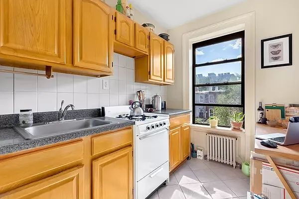 Building Photo - Charming 1-Bedroom Gem on Madison St-  Solar powered house full of character, charm and original ...