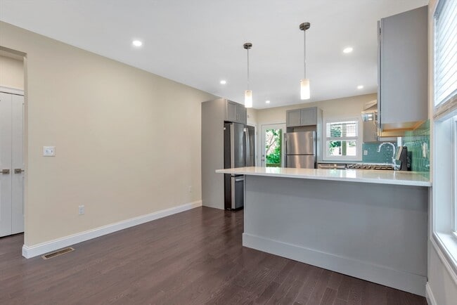 Building Photo - 161 4th St