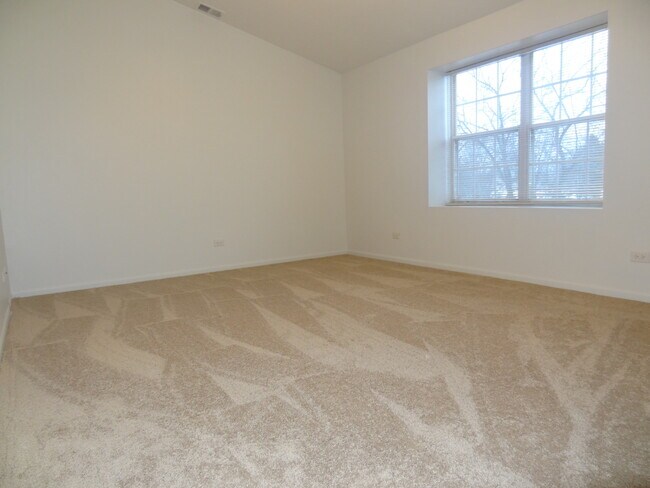 Building Photo - 450 Bridle Trail