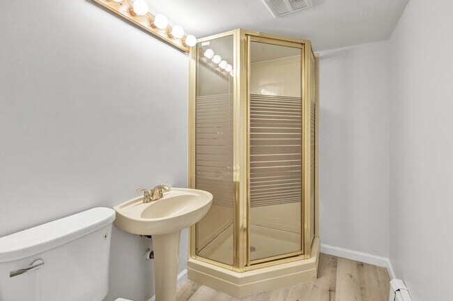 Building Photo - 4 Soundview Ave