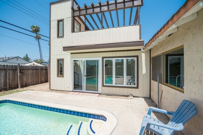 Building Photo - COSTA MESA: 3 Bedroom Single Story Home with a Pool