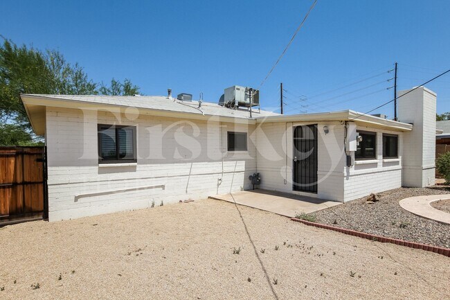 Building Photo - 2311 W Maryland Ave