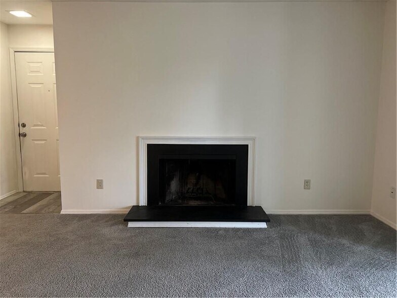 Building Photo - 1648 Raleigh Cir