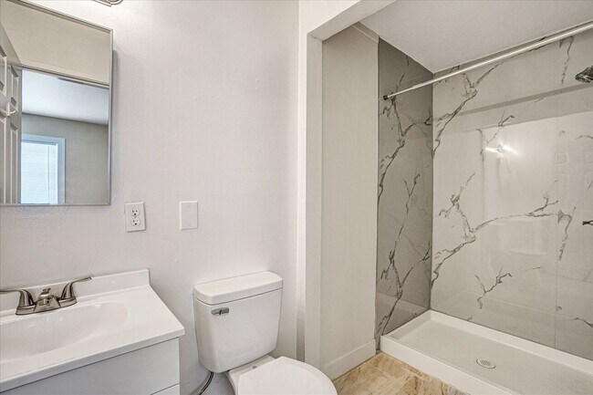 Building Photo - Beautifully Renovated 4 Bedroom Home with 3 Full Bathrooms!