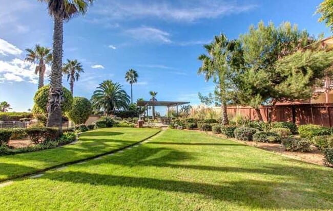 Building Photo - 2 Bedroom 2 Bath Bay Park Condo with Stunning Mission Bay Views!!