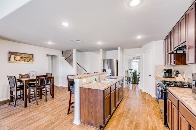 Building Photo - 7223 Foxwood Mist Trl