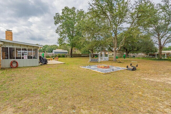 Building Photo - 3083 Skyline Dr