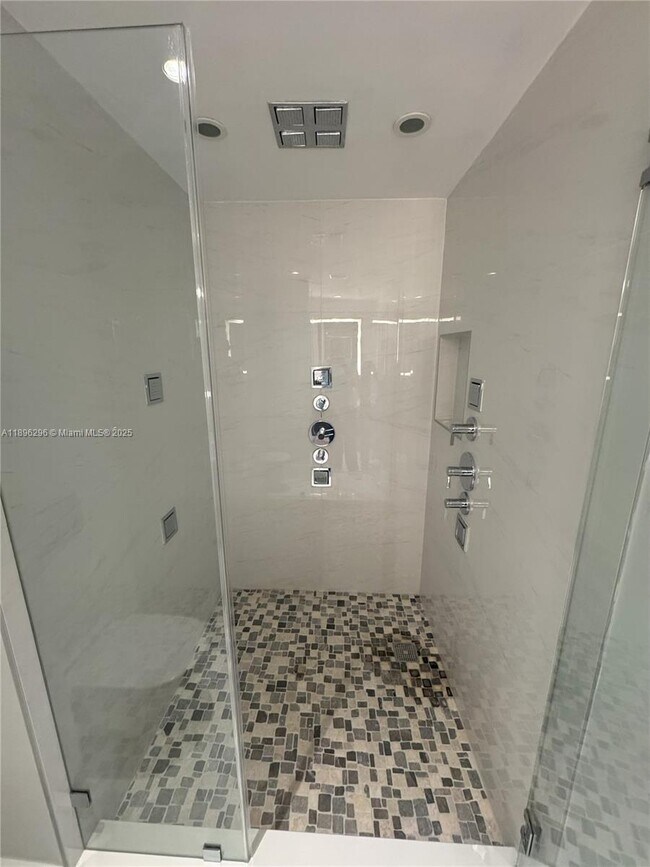 Building Photo - 5970 Indian Creek Dr