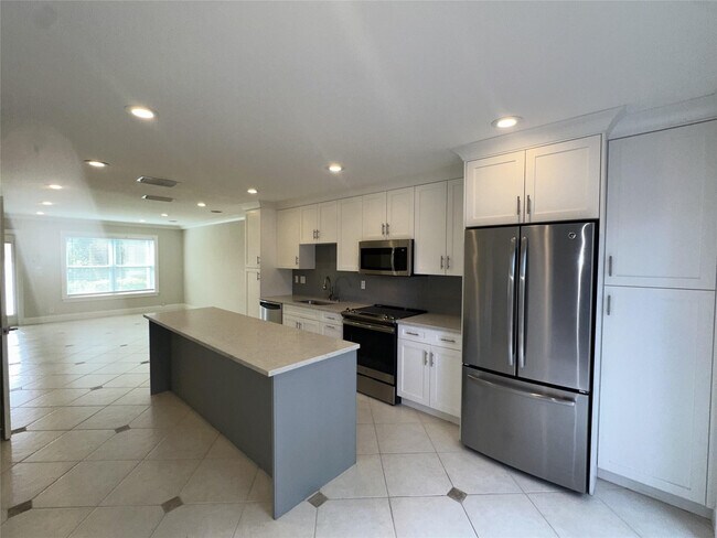 Building Photo - 1917 NE 3rd St