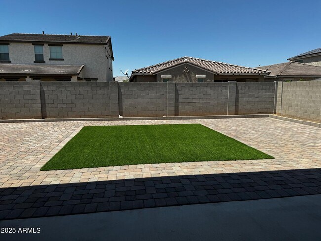 Building Photo - 5526 N 107th Ln