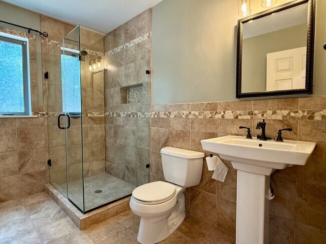 Building Photo - 5545 Doral Dr