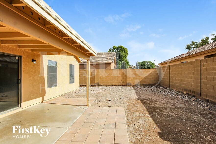 Building Photo - 11313 W Campana Dr