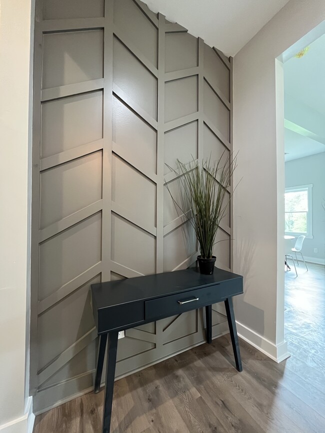 Building Photo - 842 White St SW