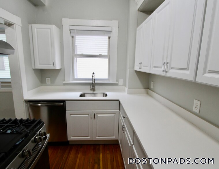 Primary Photo - 55 Estes St