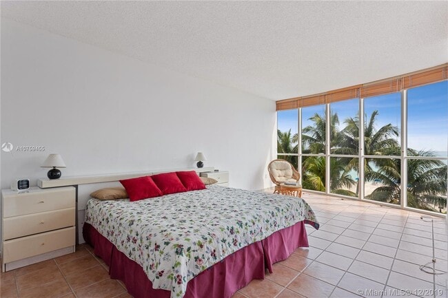 Building Photo - 4201 Collins Ave