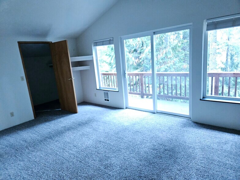 Building Photo - 60 East Falls Place