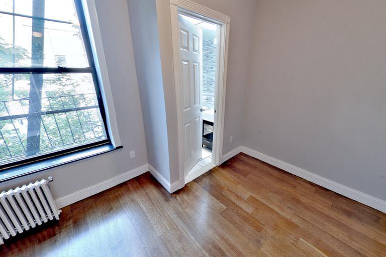 Building Photo - 171 E 102nd St