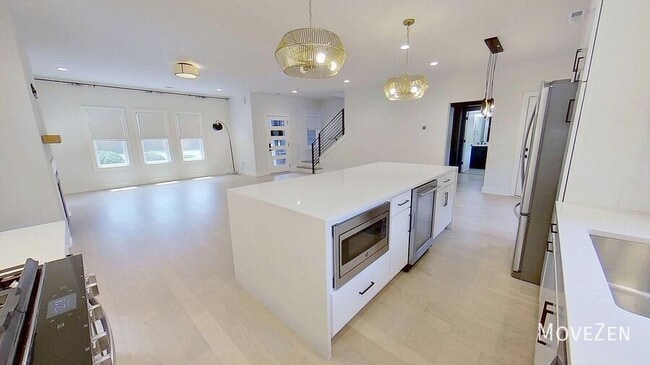 Building Photo - 5018 Double Lakes Dr