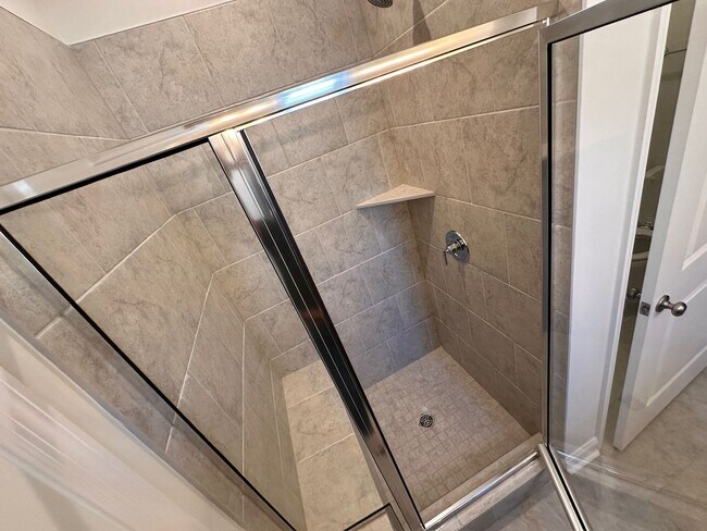 Building Photo - 2024-Built Beautiful 4-Bedroom and 3.5 Bat...
