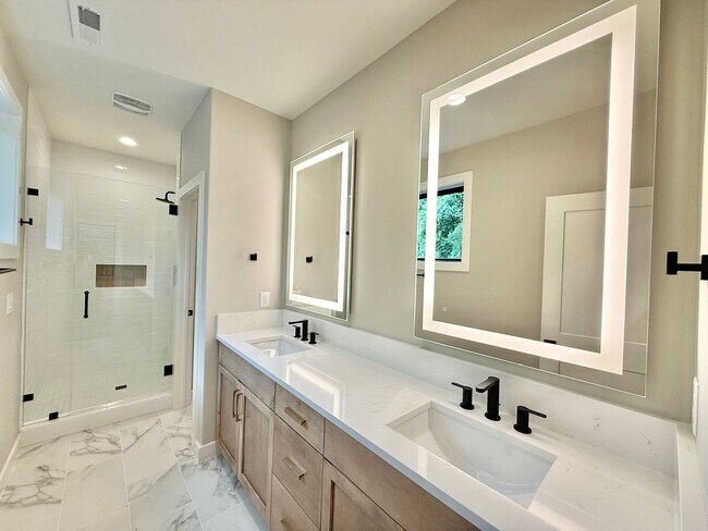Building Photo - Brand New Luxury 3BD, 2.5BA Downtown Ralei...