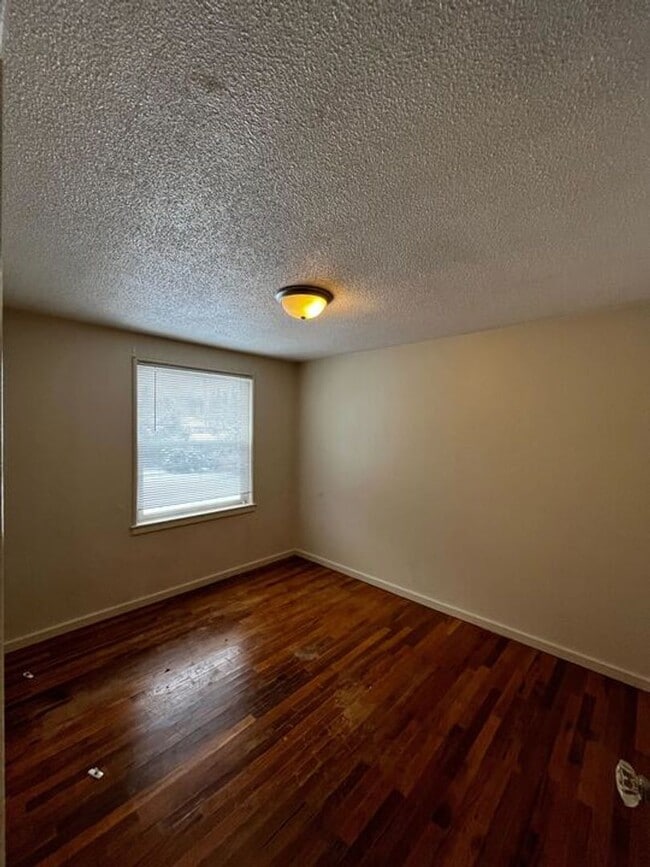 Building Photo - 2 BEDROOM 1 BATHROOM TOWNHOME CLOSE TO WARREN AIR FORCE BASE