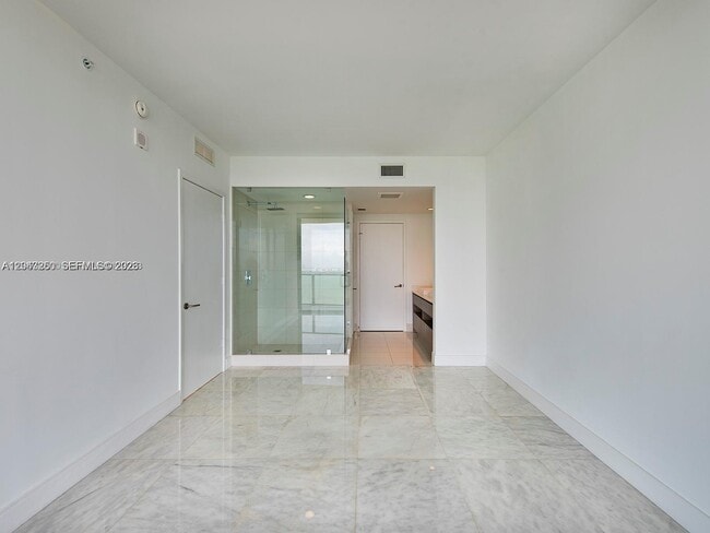 Building Photo - 460 NE 28th St