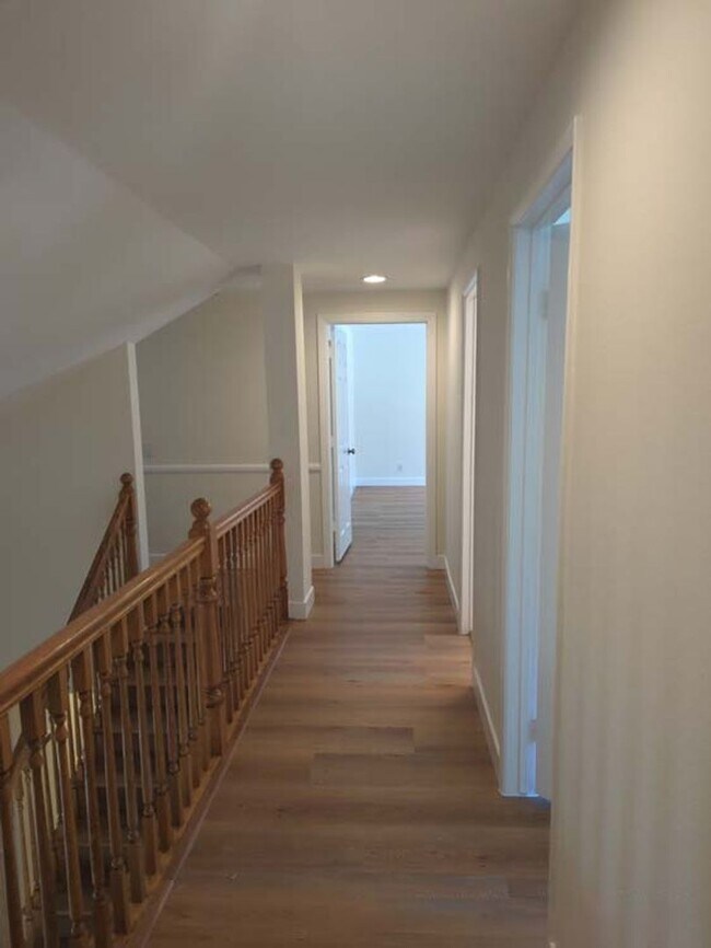 Building Photo - Beautiful and Spacious 4 Bed, 3 Bath Home ...