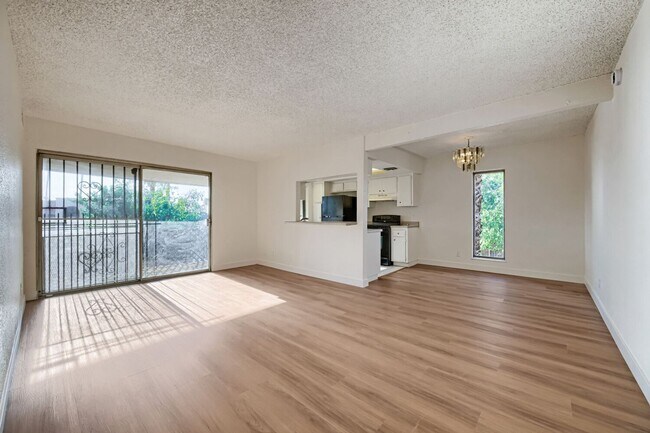 Building Photo - 1405 Vegas Valley Dr